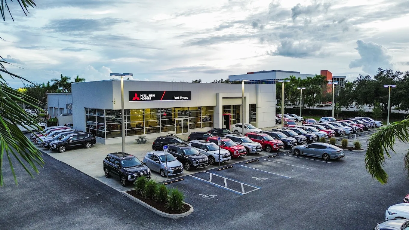 Fort Myers Mitsubishi showroom and lot